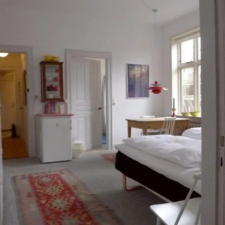 To Sammenhaengende Vaerelser Med Udgang Til Have Bed and Breakfast