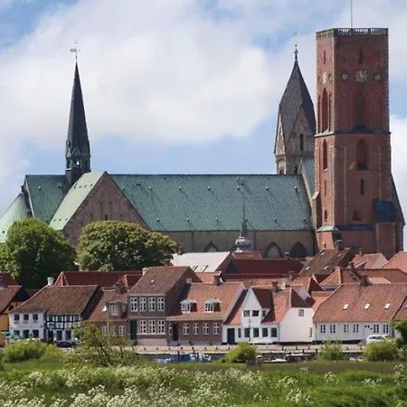 Bed and Breakfast To Sammenhaengende Vaerelser Med Udgang Til Have
