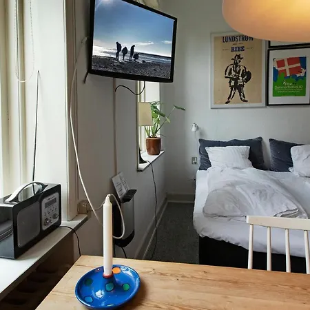 Bed and Breakfast To Sammenhaengende Vaerelser Med Udgang Til Have 3*